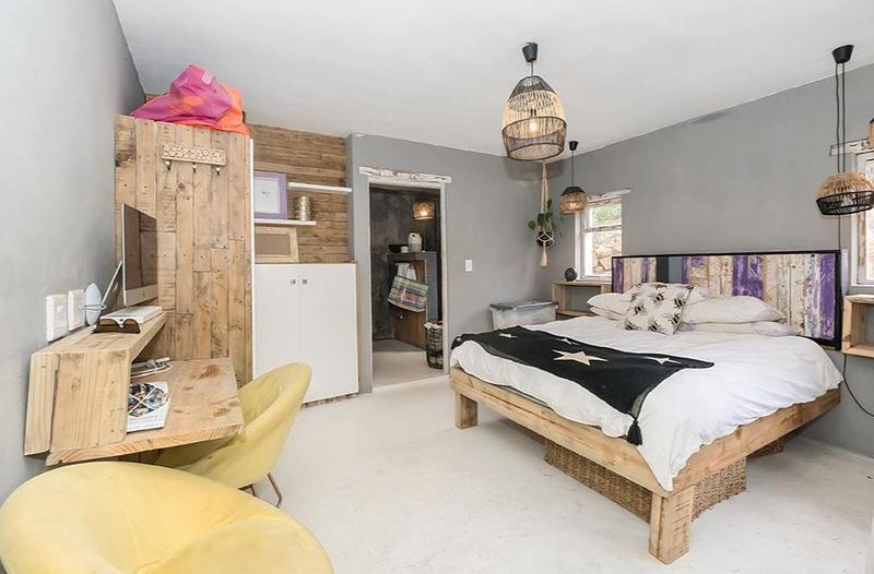 8 Bedroom Property for Sale in Hout Bay Western Cape